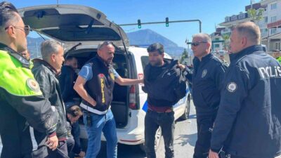 Alanya İlçe Emniyet Müdürlüğü ekiplerinin ’dur’ ihtarına uymayan sürücü, çevre