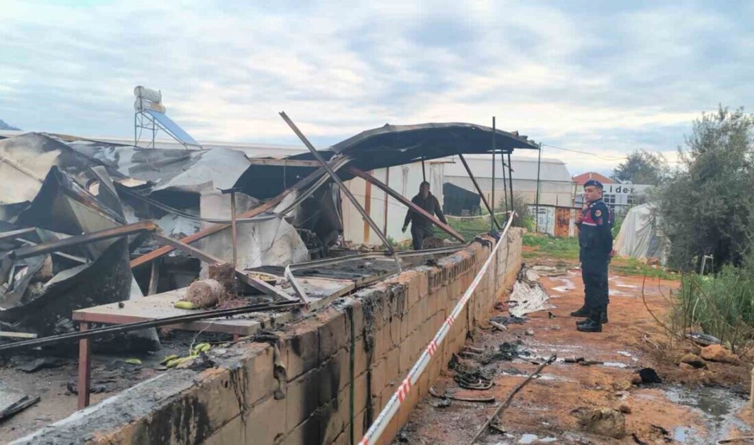 Antalya’nın Kepez ilçesinde gece saatlerinde çıkan yangında, yabancı uyruklu 6