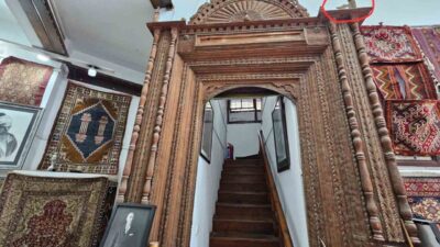 Antalya’nın Antalya ili Muratpaşa ilçesi Kaleiçi bölgesinde bir halı dükkanında