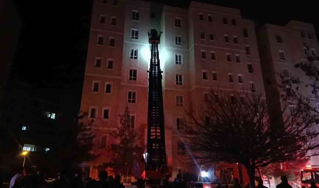 Şanlıurfa’da 8 katlı bir binanın girişindeki elektrik panosunda yaşanan patlama