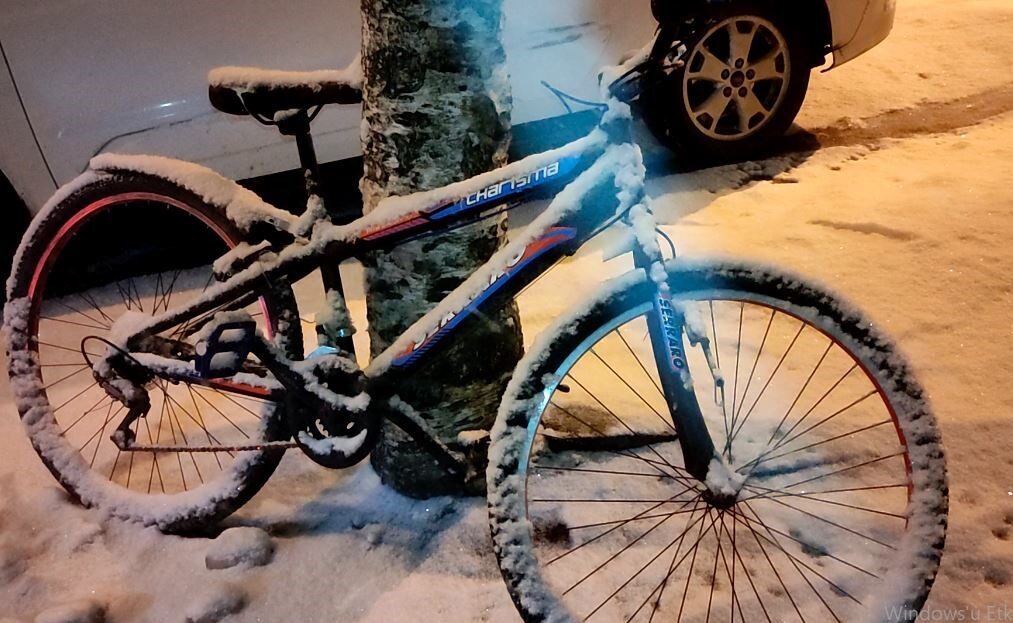 Ardahan’da akşam saatlerinde kar yağışı etkili oldu. Kar yağışının ardından