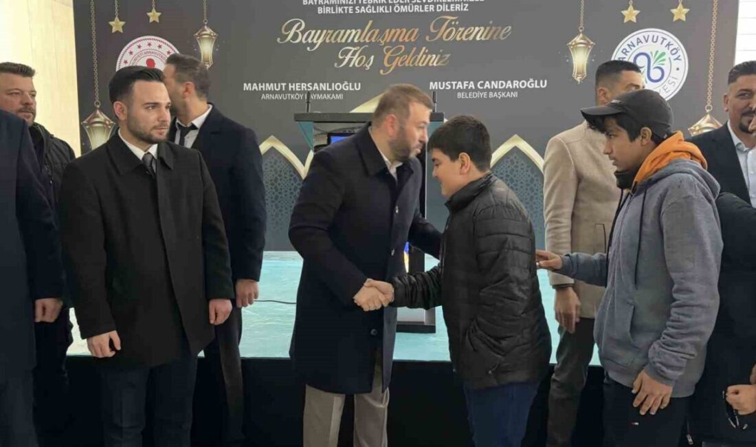 İstanbul’un Arnavutköy’de Ramazan Bayramı’nın manevi atmosferi sabah saatlerinde kılınan bayram