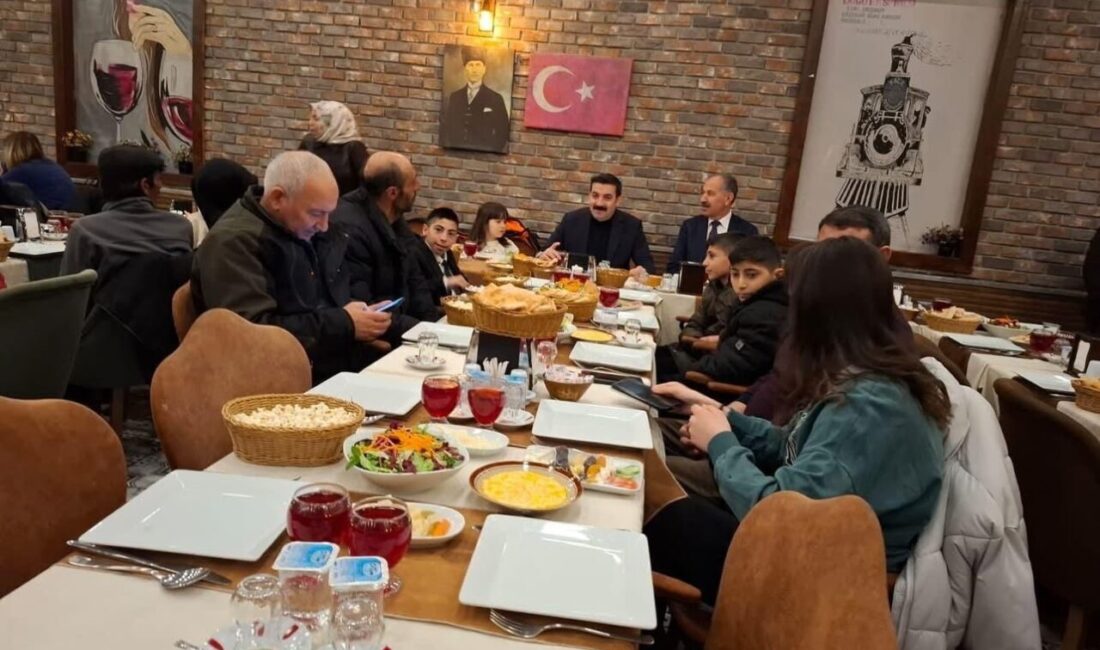 Arpaçay’da ebeveyn kaybı yaşamış çocuklara yönelik iftar programı düzenlendi. Ramazan
