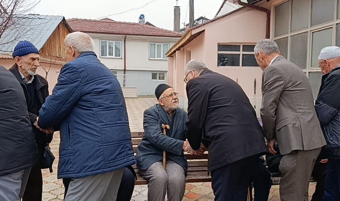 Bilecik’in Pazaryeri ilçesinde Ramazan Bayramı’nın son günü asırlardır süregelen bayramlaşma