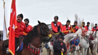 Aşkale’nin kurtuluşunun 108.yıl dönümü etkinlikleri kapsamında düzenlenen cirit müsabakası, yoğun