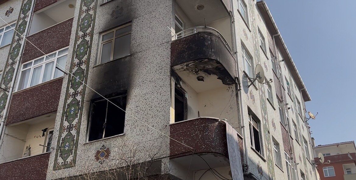 Ataşehir’de madde bağımlısı olduğu iddia edilen bir genç kendi evini