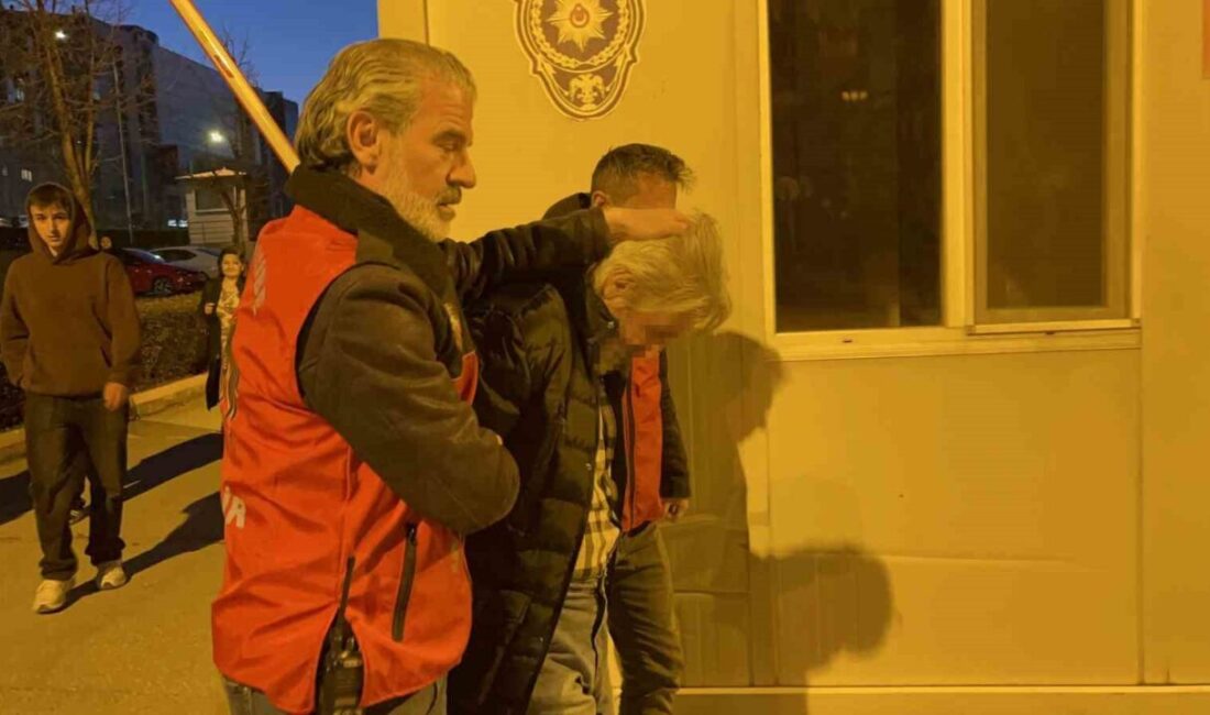 Eskişehir’de Atatürk’e küfür eden şahıs, çıkarıldığı mahkemece tutuklanarak cezaevine gönderildi.