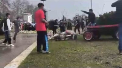 Adana’da bir kişi, koşmadığını iddia ettiği arabaya bağlı olan atını