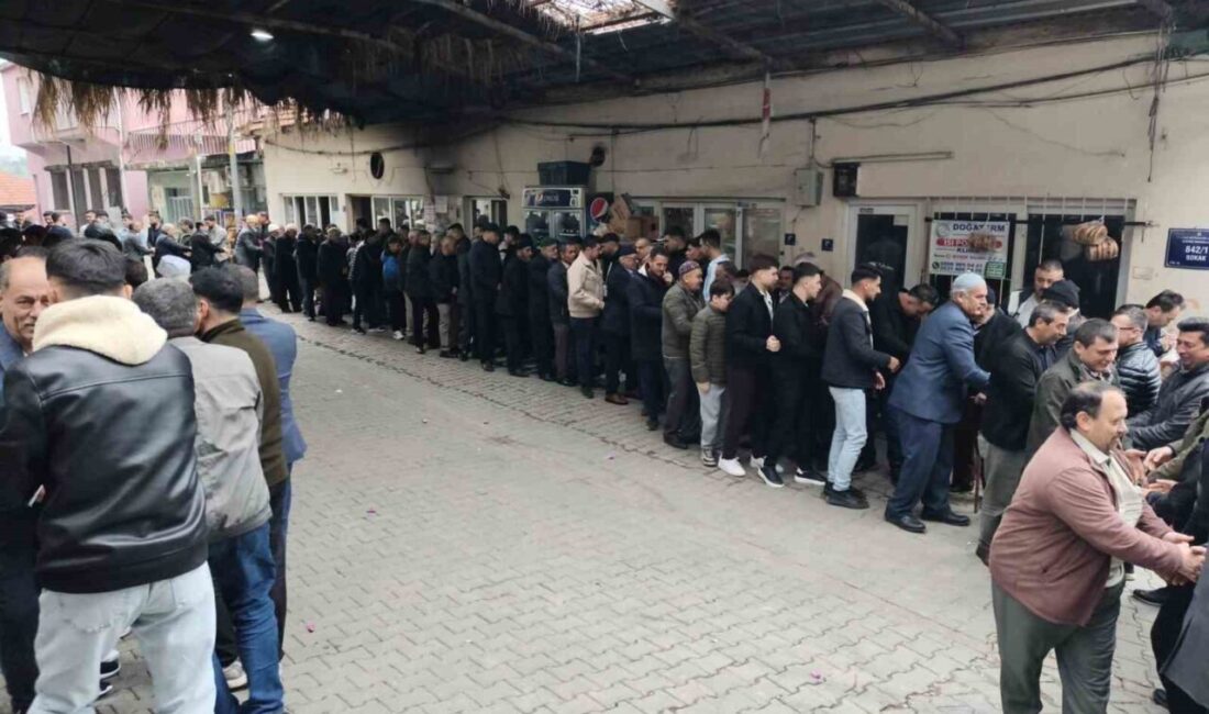 Aydın’da bayram namazı coşkusu bayram namazının kılınması ile birlikte başladı.