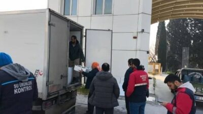 Aydın’da su ürünleri denetimleri sırasında nakil belgesi bulunmayan bir araçta