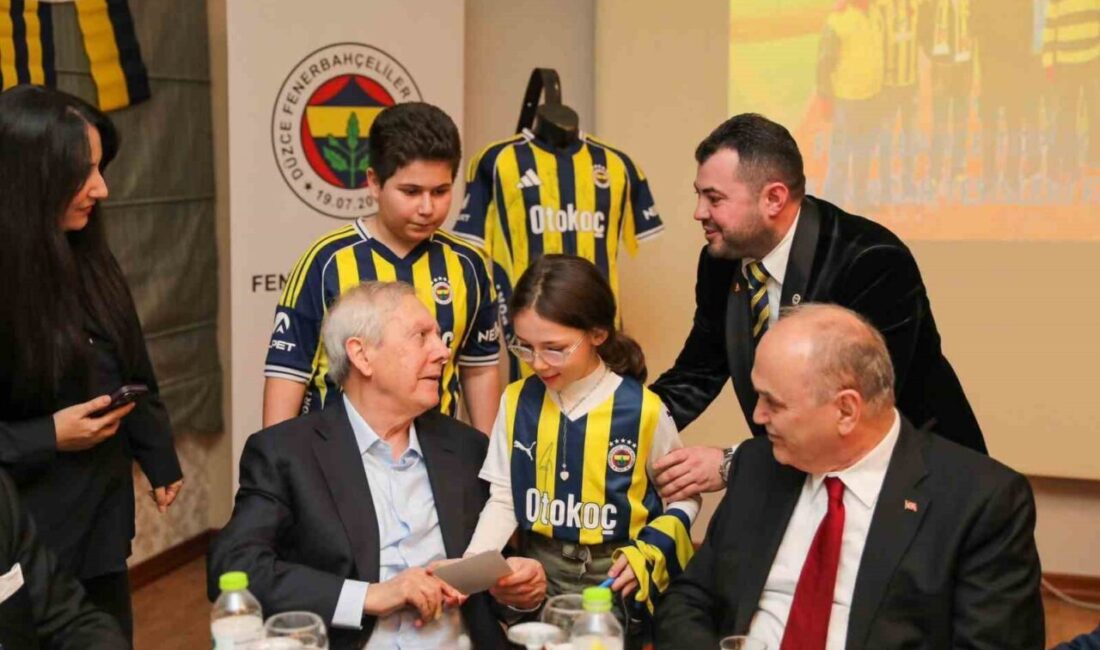 Düzceli Fenerbahçeliler, düzenlenen iftarda bir araya geldi. Eski Fenerbahçe Başkanı