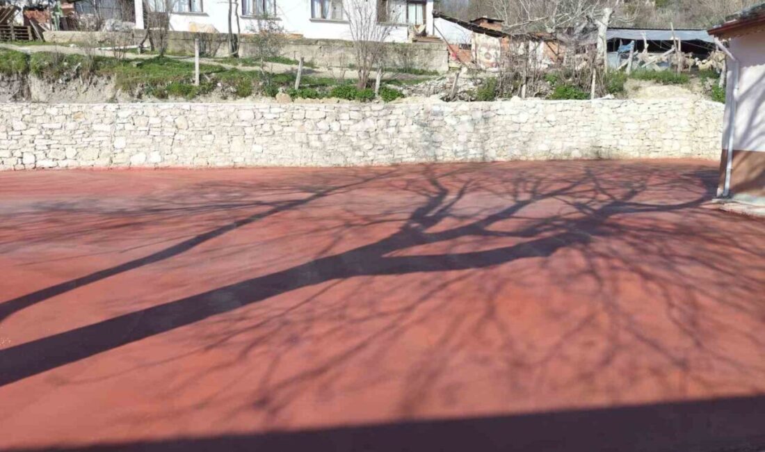 Babadağ Belediyesi, İncilipınar Mahallesi’nde çevre düzenleme çalışmaları kapsamında beton zemin