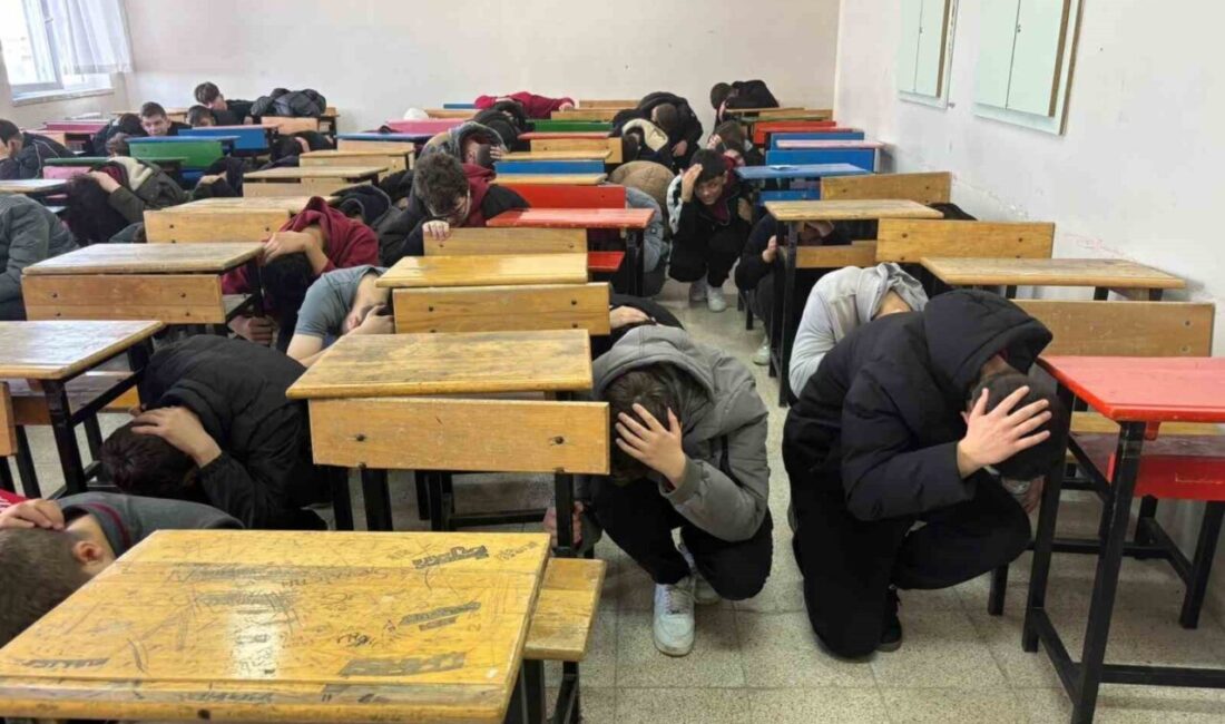 Kırklareli’nin Babaeski ilçesinde Deprem Haftası kapsamında öğrencilere yönelik deprem ve