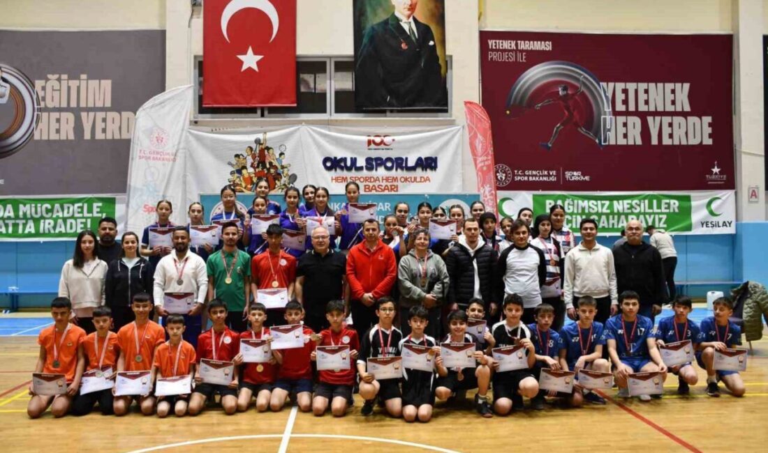Okul Sporları faaliyet programı çerçevesinde düzenlenen ‘Badminton Yıldızlar Grup Müsabakaları’,