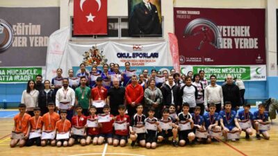 Okul Sporları faaliyet programı çerçevesinde düzenlenen ‘Badminton Yıldızlar Grup Müsabakaları’,