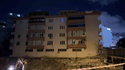 Bahçelievler’de inşaat alanındaki çalışma sırasında bitişikteki 4 katlı binanın zemininde