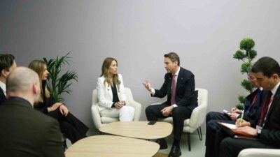 Enerji ve Tabii Kaynaklar Bakanı Alparslan Bayraktar, Fransa’nın başkenti Paris’teki