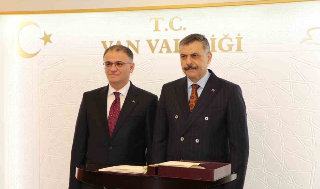 İçişleri Bakanı Mustafa Çiftçi, çeşitli ziyaretlerde bulunmak üzere Van’a geldi.