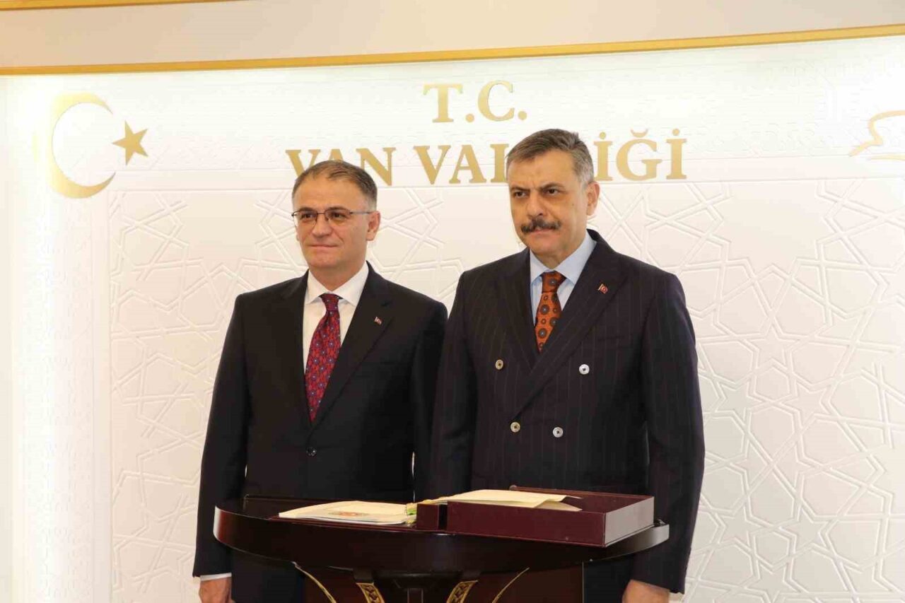 İçişleri Bakanı Mustafa Çiftçi, çeşitli ziyaretlerde bulunmak üzere Van’a geldi.