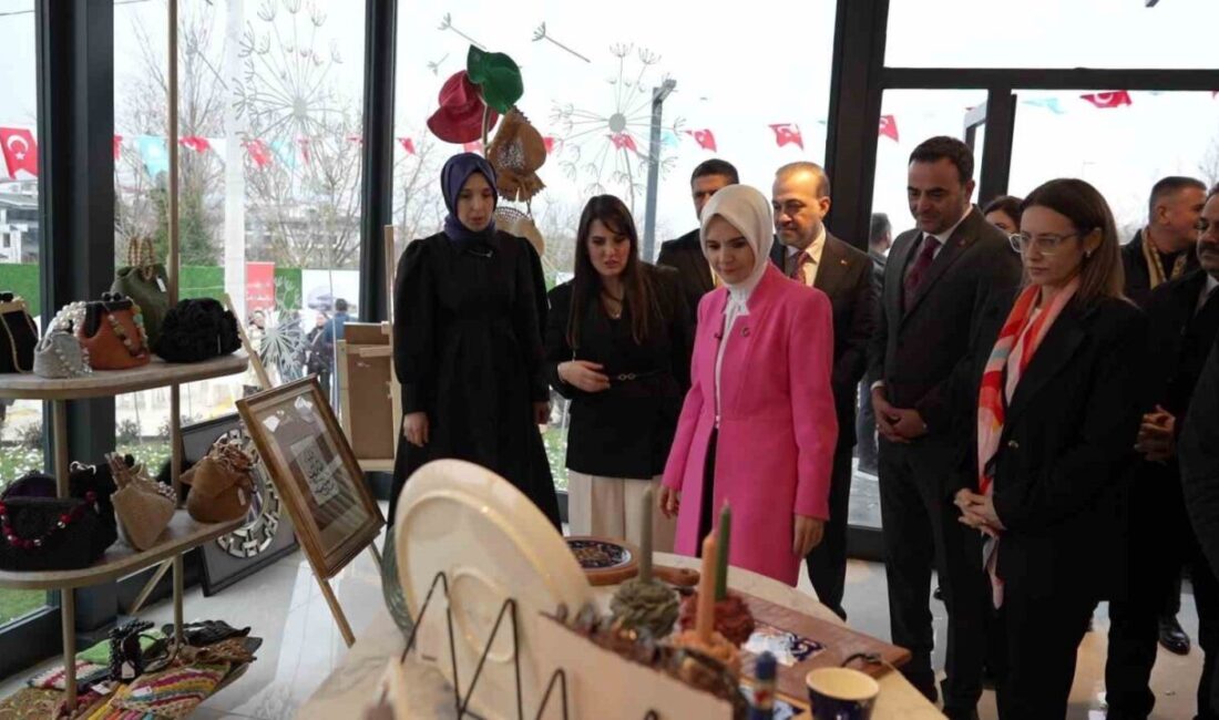 Aile ve Sosyal Hizmetler Bakanı Mahinur Özdemir Göktaş, Başiskele Belediyesi