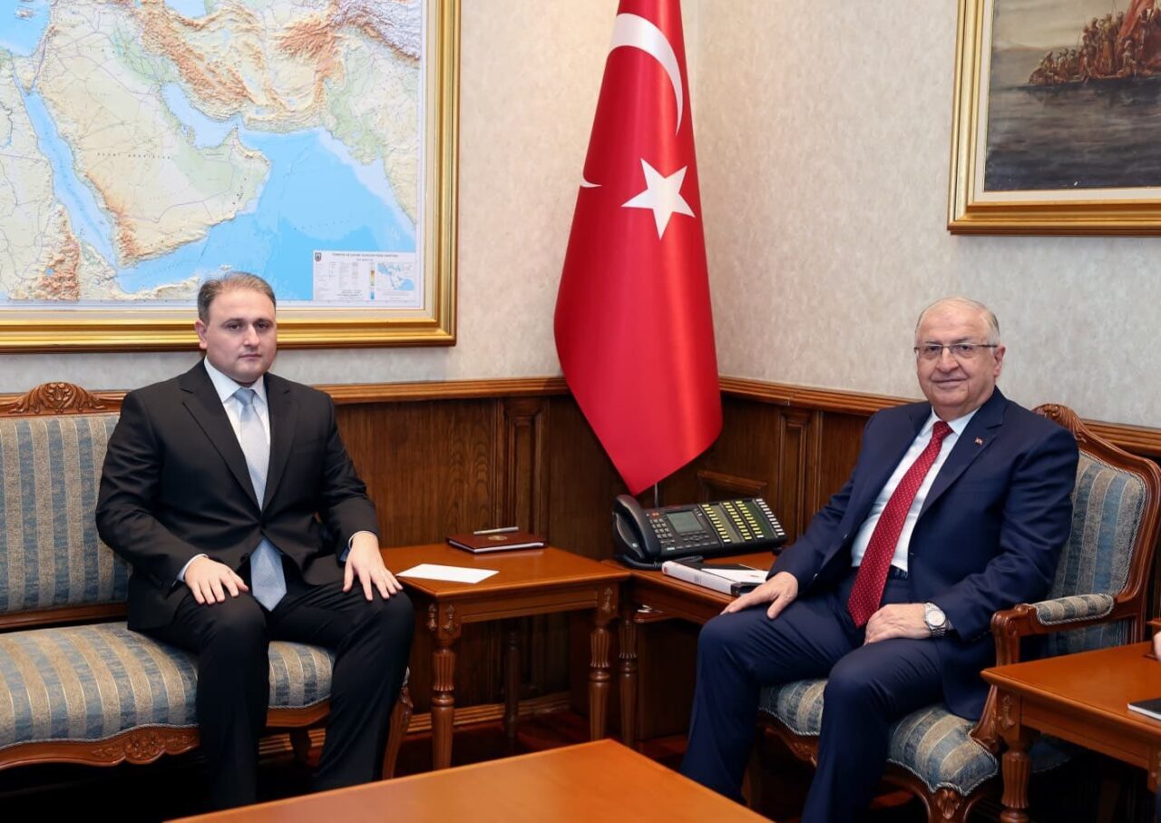 Milli Savunma Bakanı Yaşar Güler, Azerbaycan Savunma Sanayii Bakanı Vügar