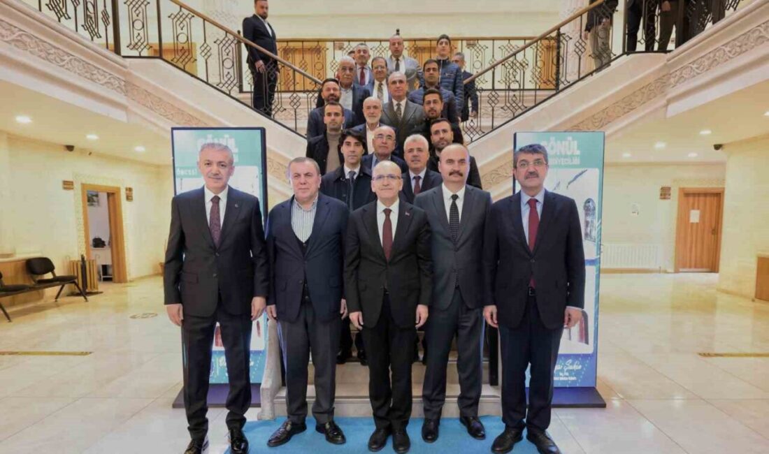 Hazine ve Maliye Bakanı Mehmet Şimşek, beraberinde Mardin Valisi Tuncay
