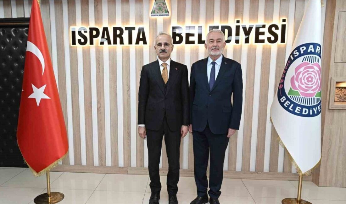 Ulaştırma ve Altyapı Bakanı Abdulkadir Uraloğlu, Isparta Belediye Başkanı Şükrü