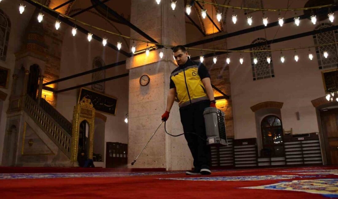 Balıkesir Büyükşehir Belediyesi, yaklaşan Ramazan Bayramı öncesinde il genelinde temizlik