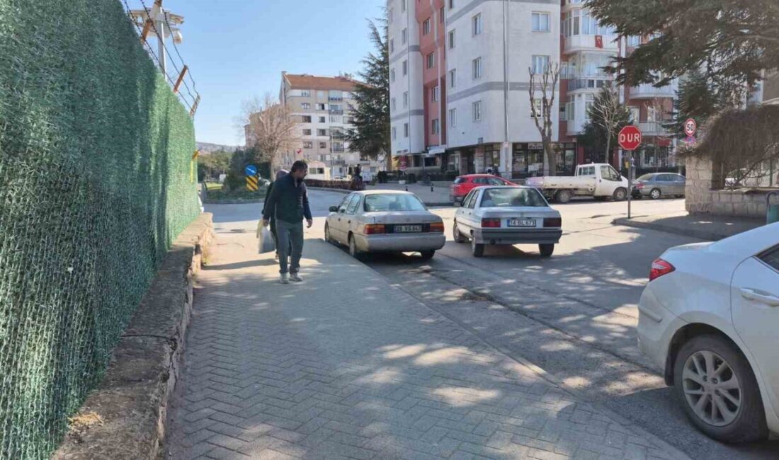 Eskişehir’de sürücüsü araçta olmayan otomobilin kornasının basılı kalması pazar günü