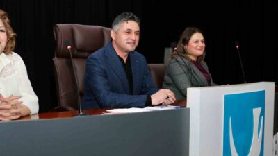 Aliağa Belediyesi mart ayı meclis toplantısında konuşan Belediye Başkanı Serkan