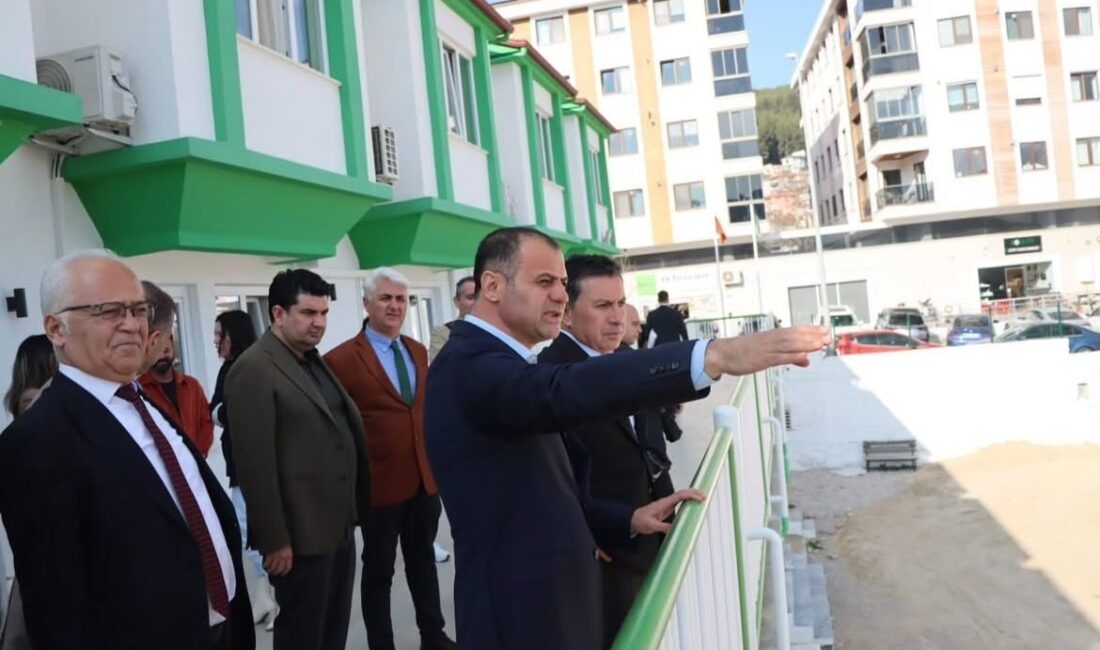 Muğla Büyükşehir Belediye Başkanı Ahmet Aras, Muğlaspor tesislerini ziyaret ederek