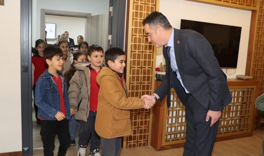 Koçarlı Atatürk İlkokulu 2. sınıf öğrencileri, öğretmenleri eşliğinde Koçarlı Belediye