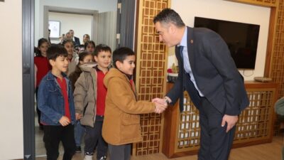 Koçarlı Atatürk İlkokulu 2. sınıf öğrencileri, öğretmenleri eşliğinde Koçarlı Belediye