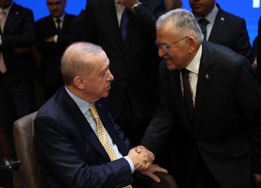 Kayseri Büyükşehir Belediye Başkanı Memduh Büyükkılıç, AK Parti Genel Merkezi’nde