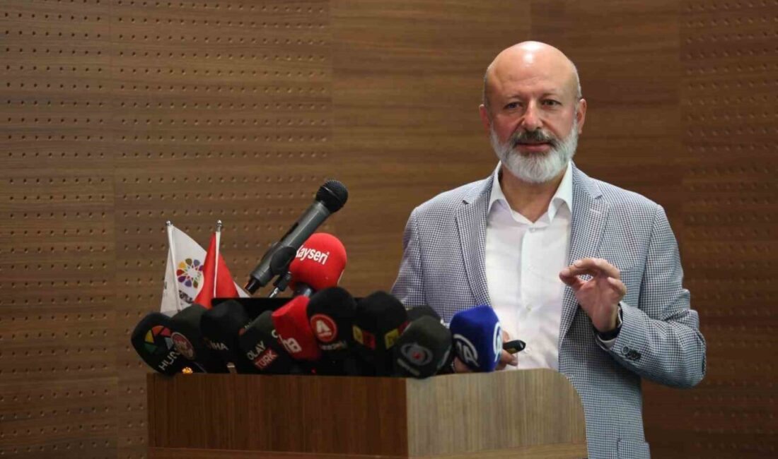 Kocasinan Belediye Başkanı Ahmet Çolakbayrakdar, belediye bünyesinde hizmet veren Çözüm