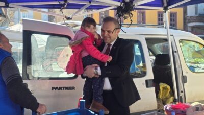 Bilecik’in Bayırköy beldesinde Başkan Dilsiz, pazar alanında esnaf ve vatandaşlarla