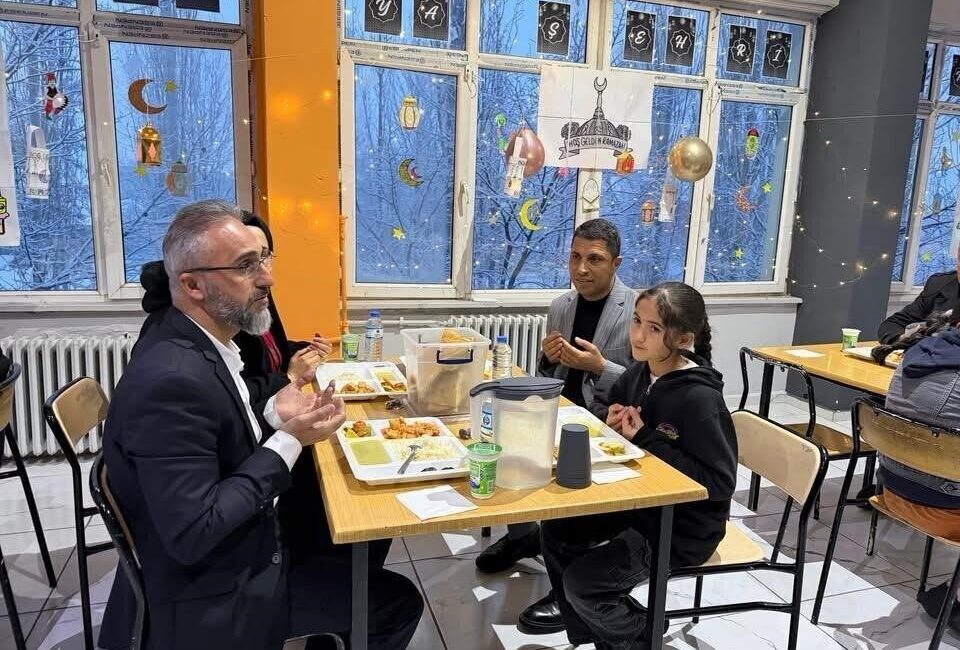 Ağrı’da Ramazan ayının manevi atmosferi, Dedeli Yatılı Bölge Ortaokulu’nda düzenlenen