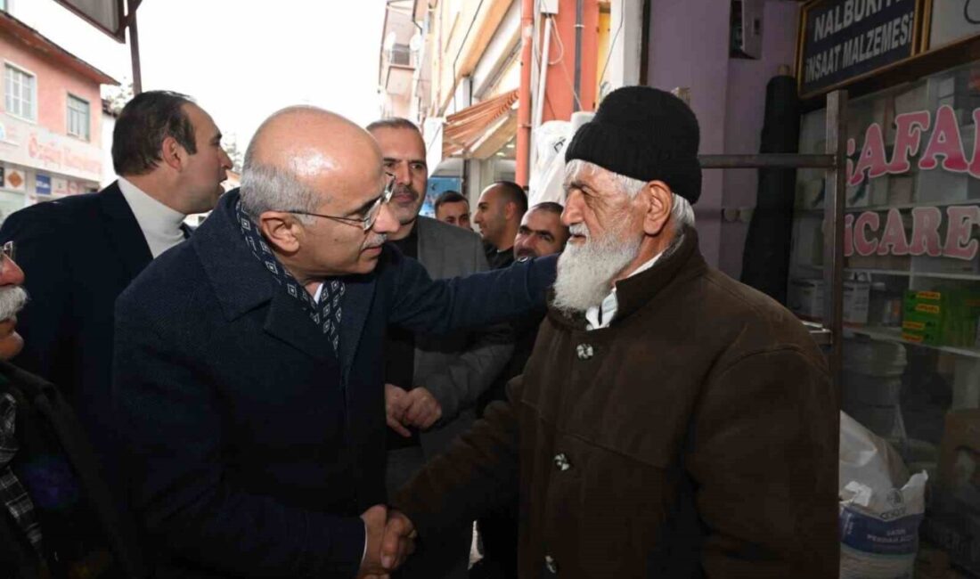 Malatya Büyükşehir Belediye Başkanı Sami Er, Arapgir’e yollar için 79