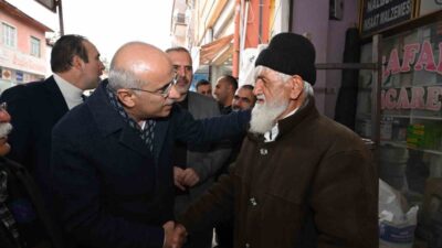 Malatya Büyükşehir Belediye Başkanı Sami Er, Arapgir’e yollar için 79