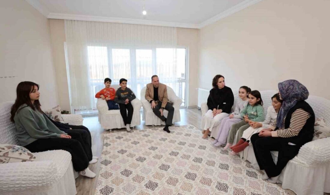 Niğde Belediye Başkanı Emrah Özdemir ve eşi Duygu Özdemir, Ramazan