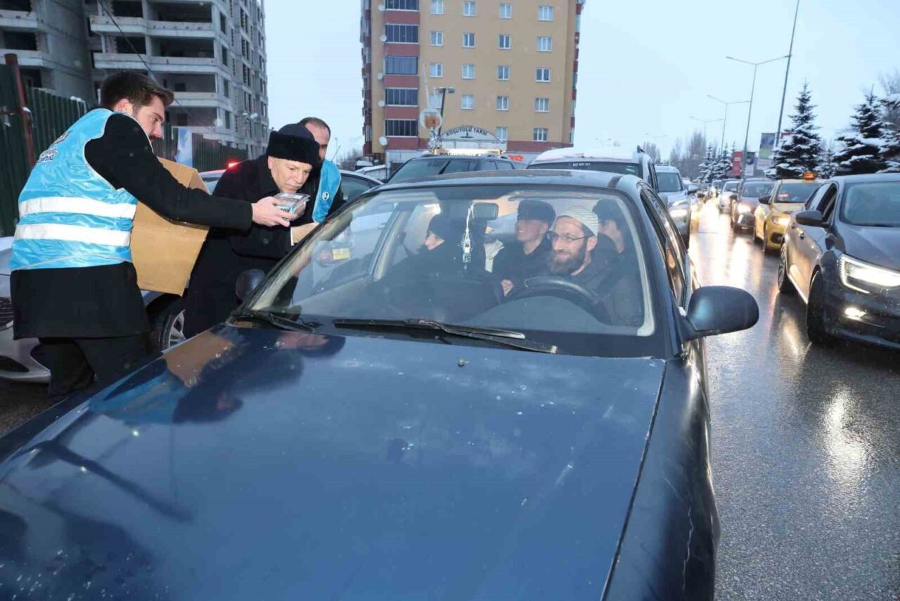 Erzurum Büyükşehir Belediye Başkanı Mehmet Sekmen, “İftara 5 Kala” programı