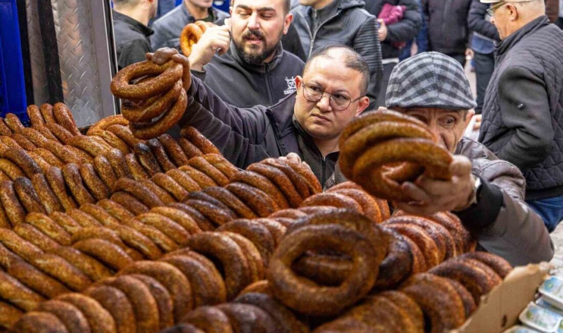 İzmir Büyükşehir Belediye Başkanı Cemil Tugay, Ramazan Bayramı’nı Buca’da karşıladı.