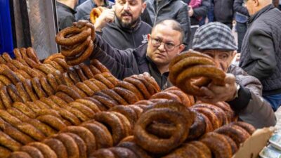 İzmir Büyükşehir Belediye Başkanı Cemil Tugay, Ramazan Bayramı’nı Buca’da karşıladı.