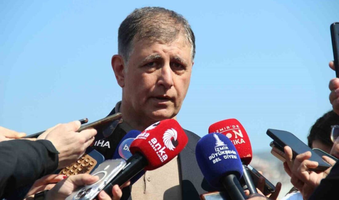 İzmir Büyükşehir Belediye Başkanı Dr. Cemil Tugay, İzmir Körfezi’ne atık