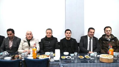 Tortum Belediye Başkanı Muammer Yiğider, mahalle muhtarlarıyla düzenlenen iftar programında