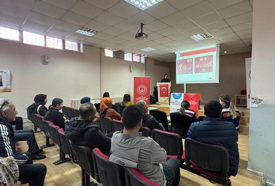 Elazığ’ın Baskil ilçesinde öğrenci velilerine Kadına Yönelik Şiddetle Mücadele Eğitimi