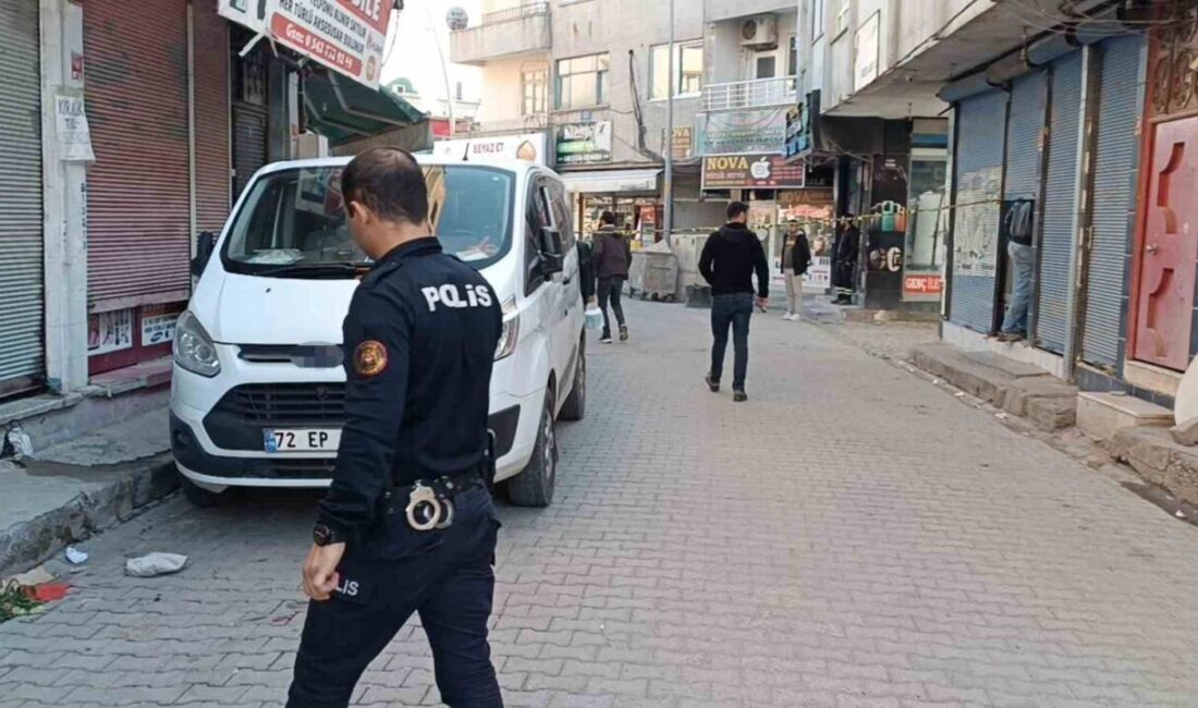 Batman’da iki grup arasında çıkan bıçaklı kavgada 3 kişi yaralandı.