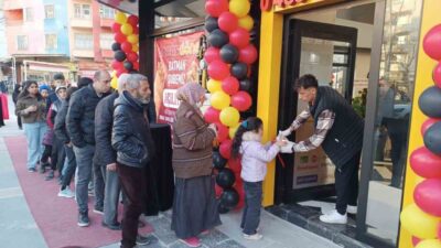 Türkiye genelinde 114 şubesi olan bir dönerci, yeni yerini Batman’da