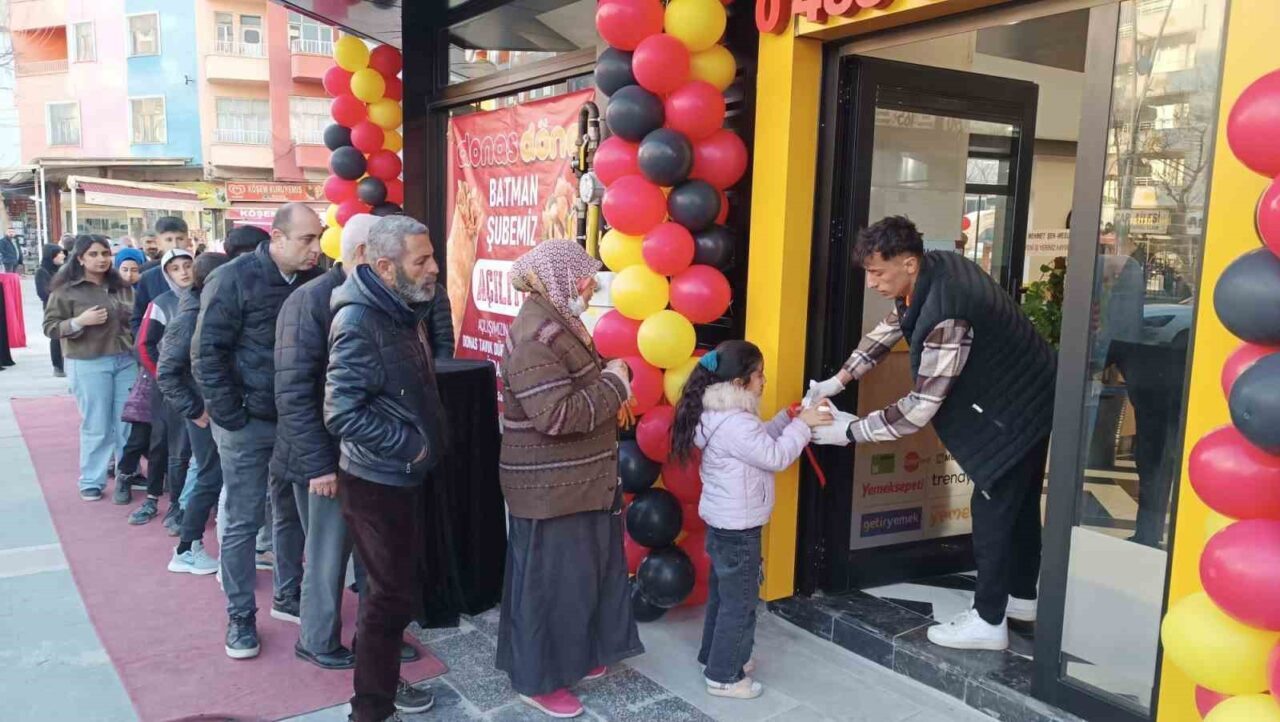 Türkiye genelinde 114 şubesi olan bir dönerci, yeni yerini Batman’da