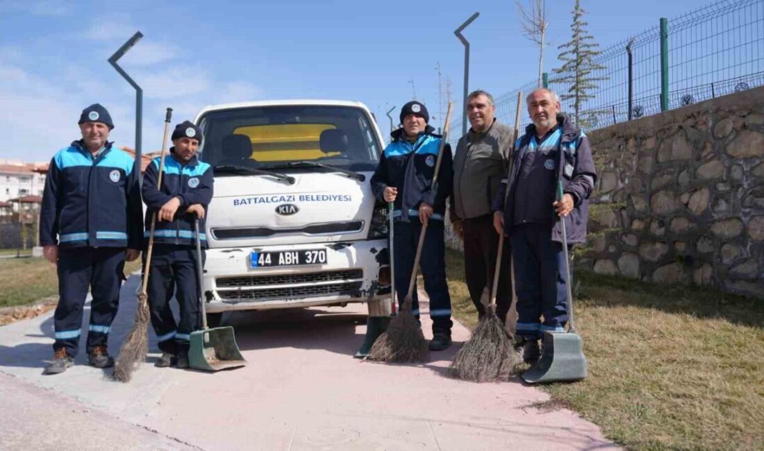 Battalgazi Belediyesi Selçuklu Mahallesi’nde bulunan Derme Deresi çevresinde temizlik ve